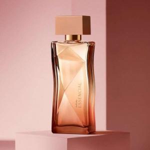 Eau de parfum femenina Essencial clásico 50 ml